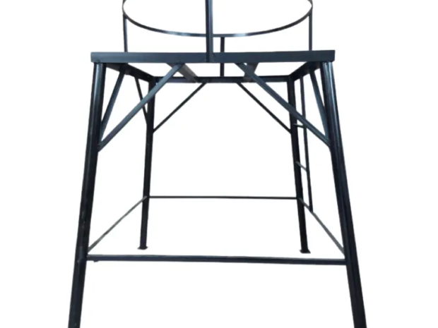 Base de Metal Fija para Tanque de Agua Rotoplas