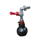 Reductor de Hilo Especial con Salida a Caño Válvula de Metal G&A para Tanque IBC, proporcionando control preciso del flujo de agua de manera segura y eficiente